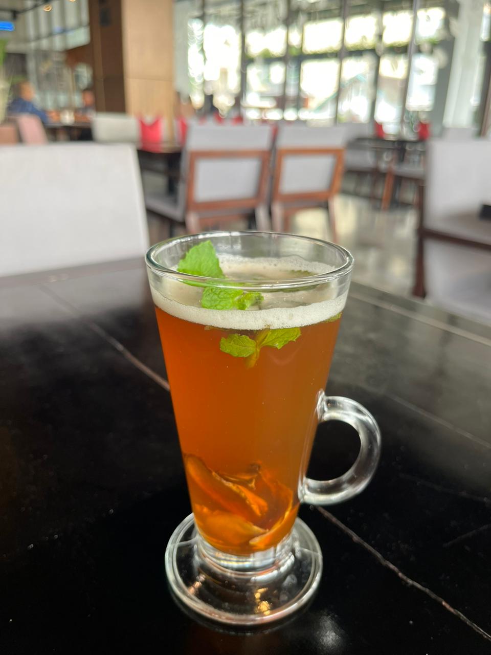 SEGAR: Perpaduan teh melati, jahe segar dan sirup mint ini menghadirkan sensasi hangat dan segar dalam satu tegukan. Cocok dinikmati sore hari atau saat bersantai.