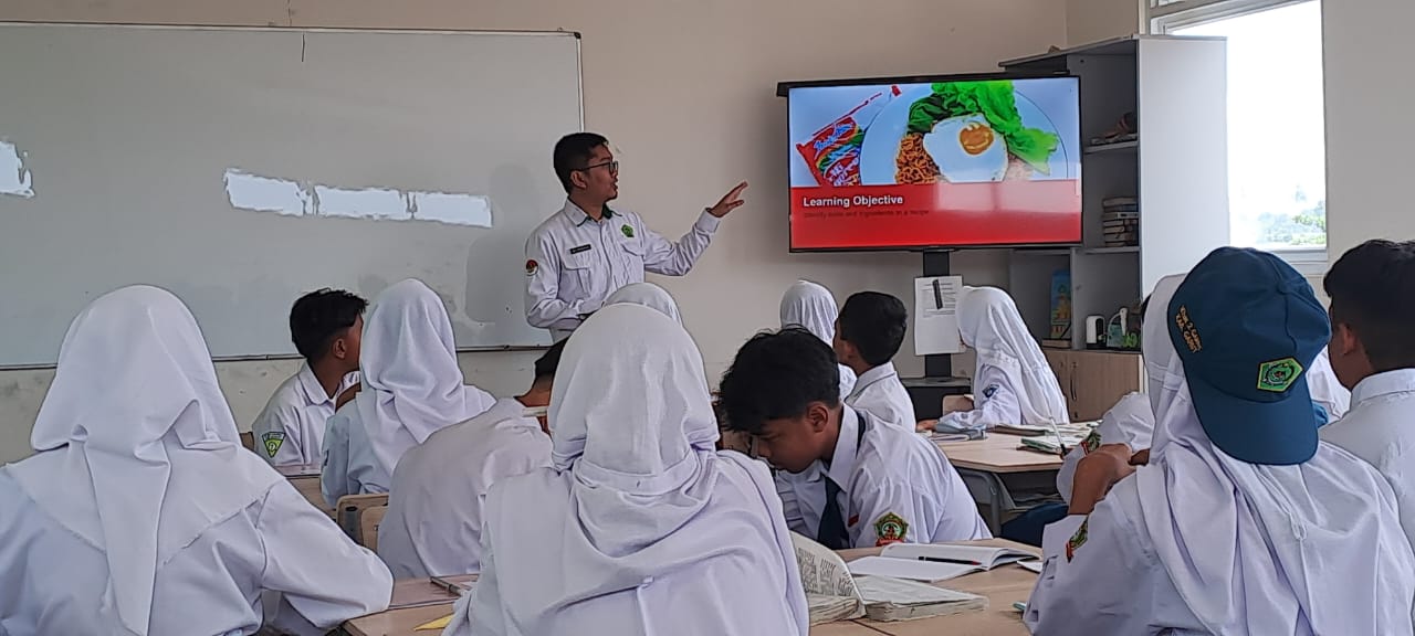 Ilustrasi guru sedang praktik mengajar dalam kegiatan PPG 2025.