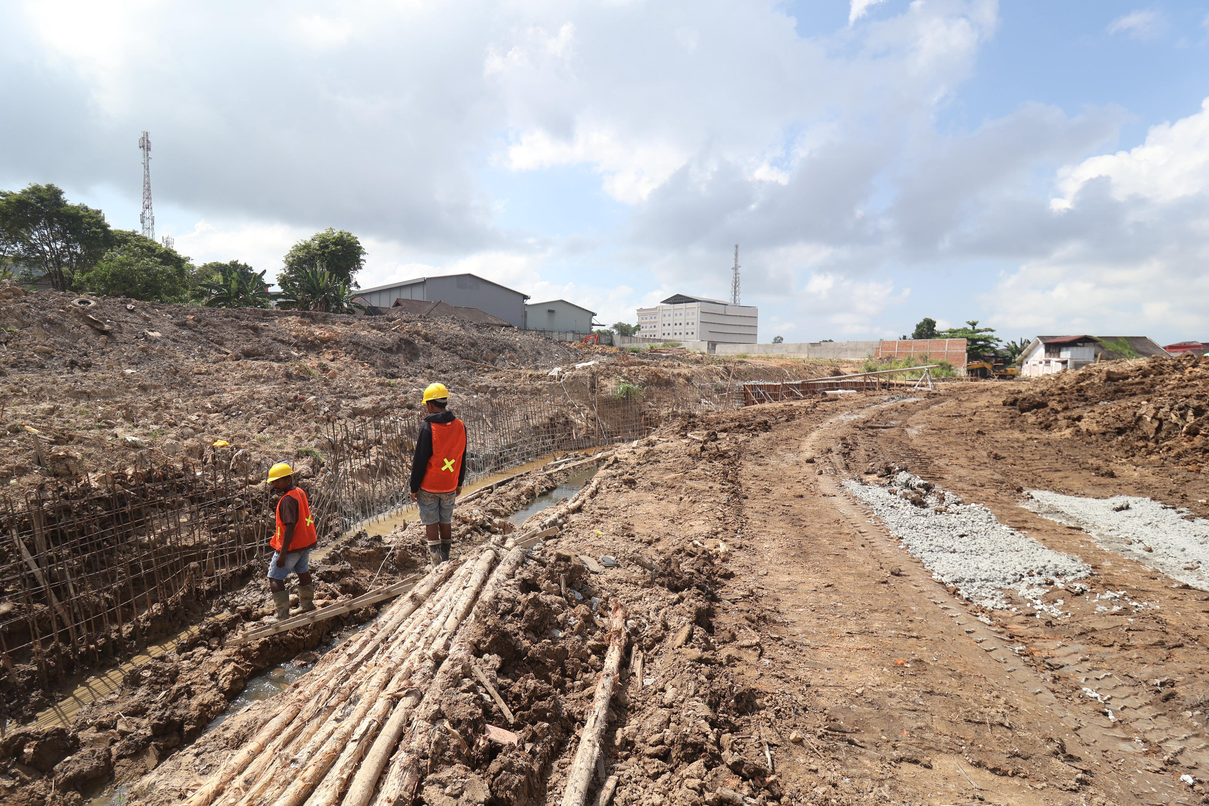 BERLANJUT: Proyek perbaikan saluran sekunder Balikpapan Baru.