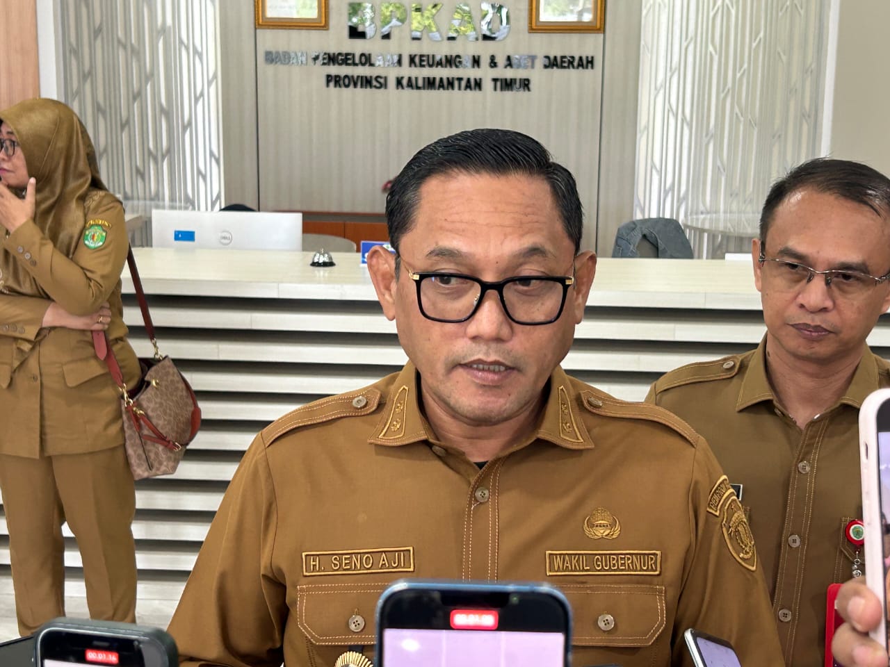 Wakil Gubernur Kaltim Seno Aji diwawancarai awak media. (BAYU/KP)