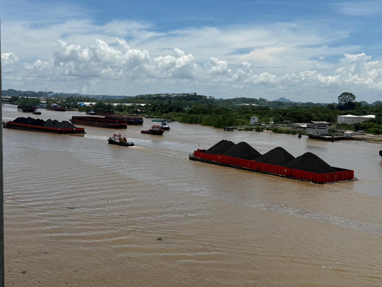 Secara kumulatif neraca perdagangan Kaltim menunjukkan tren positif. Surplus didorong oleh kinerja sektor nonmigas.  &nbsp;    &nbsp;