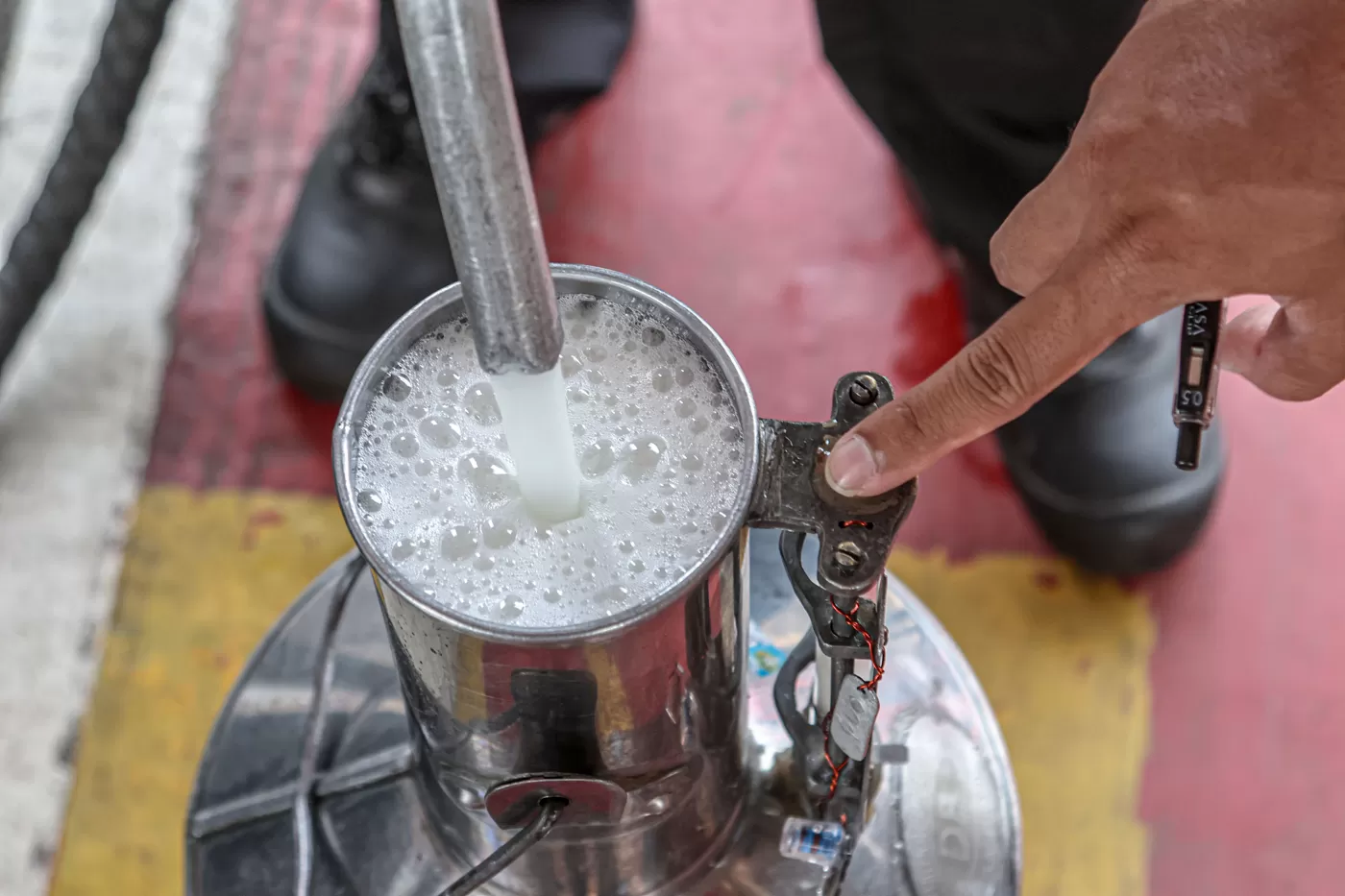 Uji tera di SPBU Pertamina.