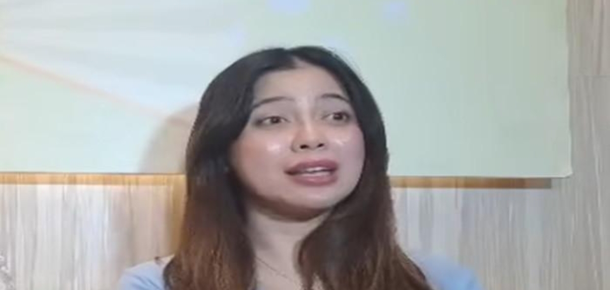 Dokter Kamelia saat memberikan keterangan kepada media terkait kasus dugaan peredaran narkoba yang menjerat kekasihnya, Ammar Zoni. (Foto tangkapan layar)