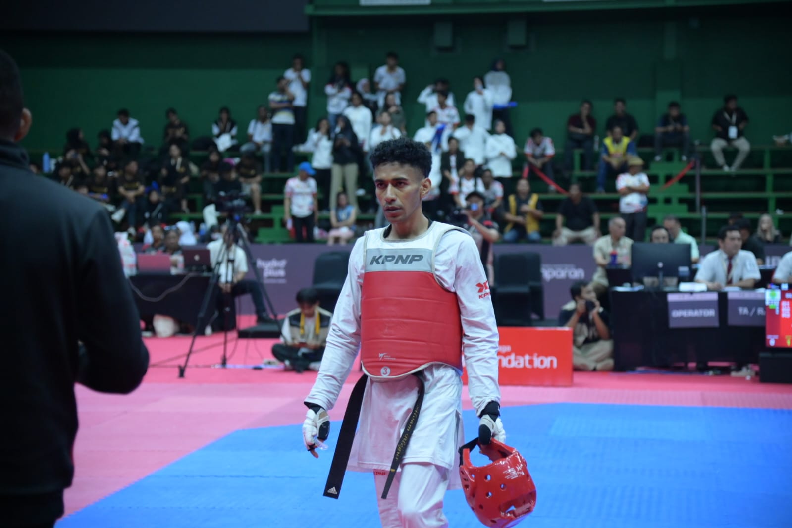 KURANG BERUNTUNG: Siloam Blegur harus puas meraih medali perak setelah kalah di final. (DONI ADITYA/KP)