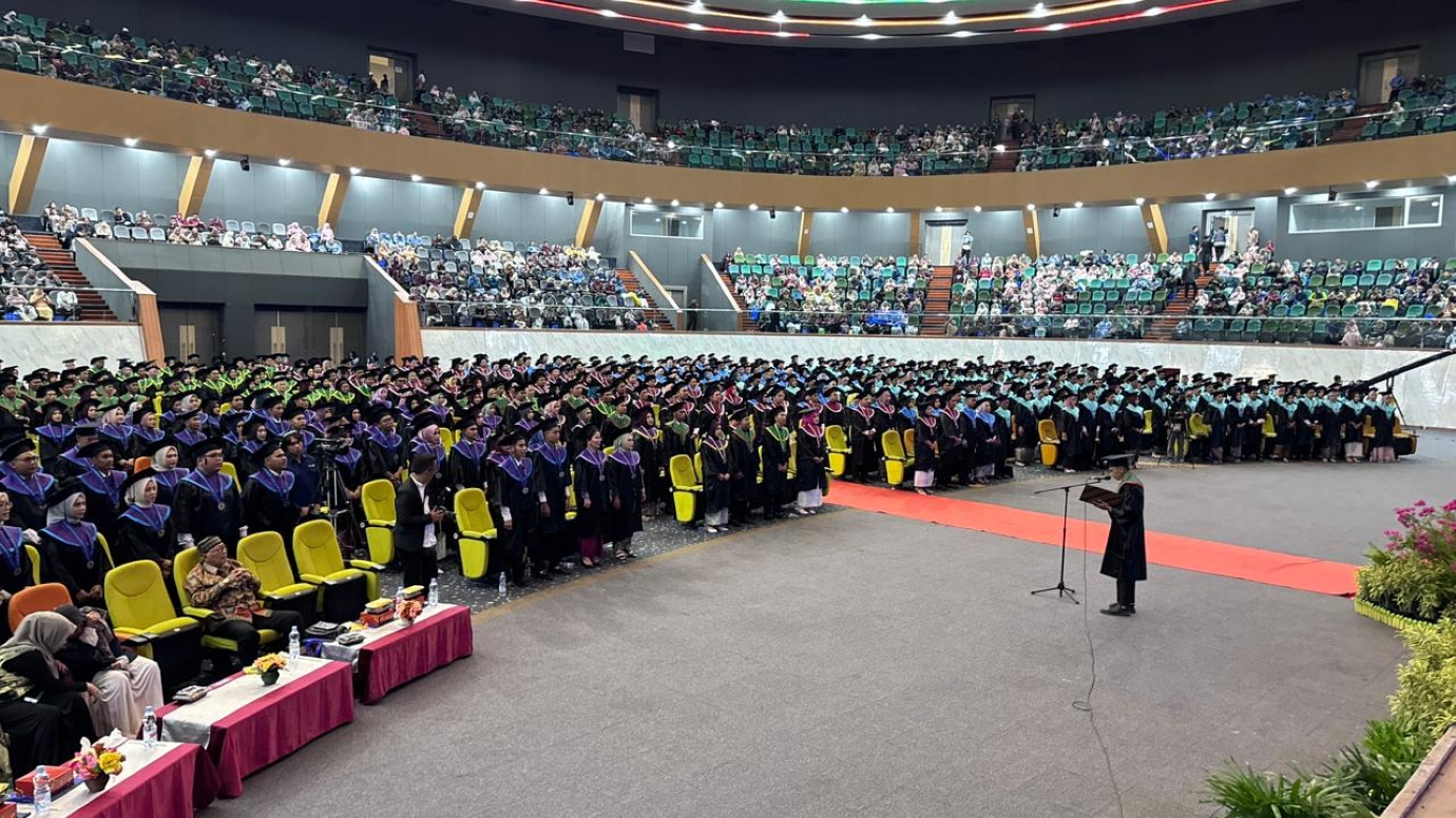 LULUSAN UNGGUL: Tampak suasana kegiatan sidang terbuka. Sebanyak 1.433 lulusan sah gelar Sarjana berbagai bidang.