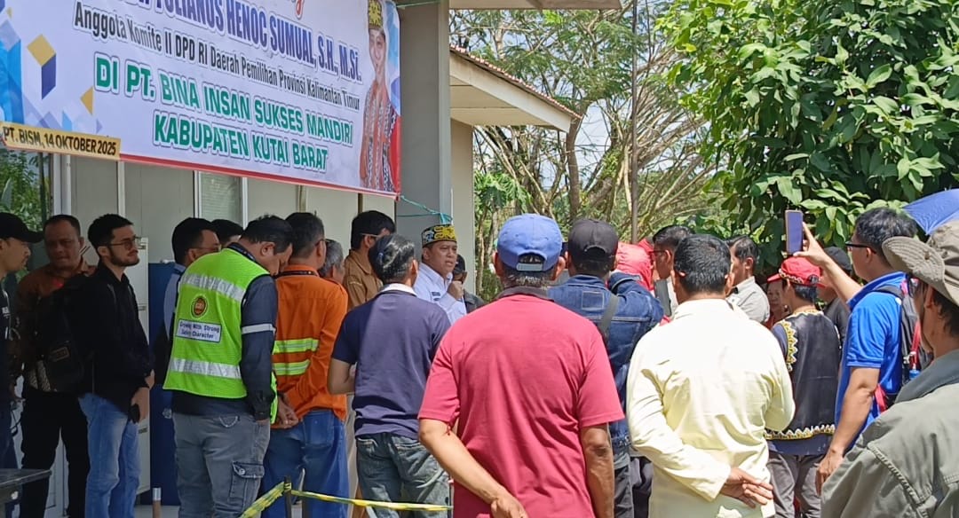 Warga Linggang Marimum saat menyampaikan tuntutannya kepada PT BISM.