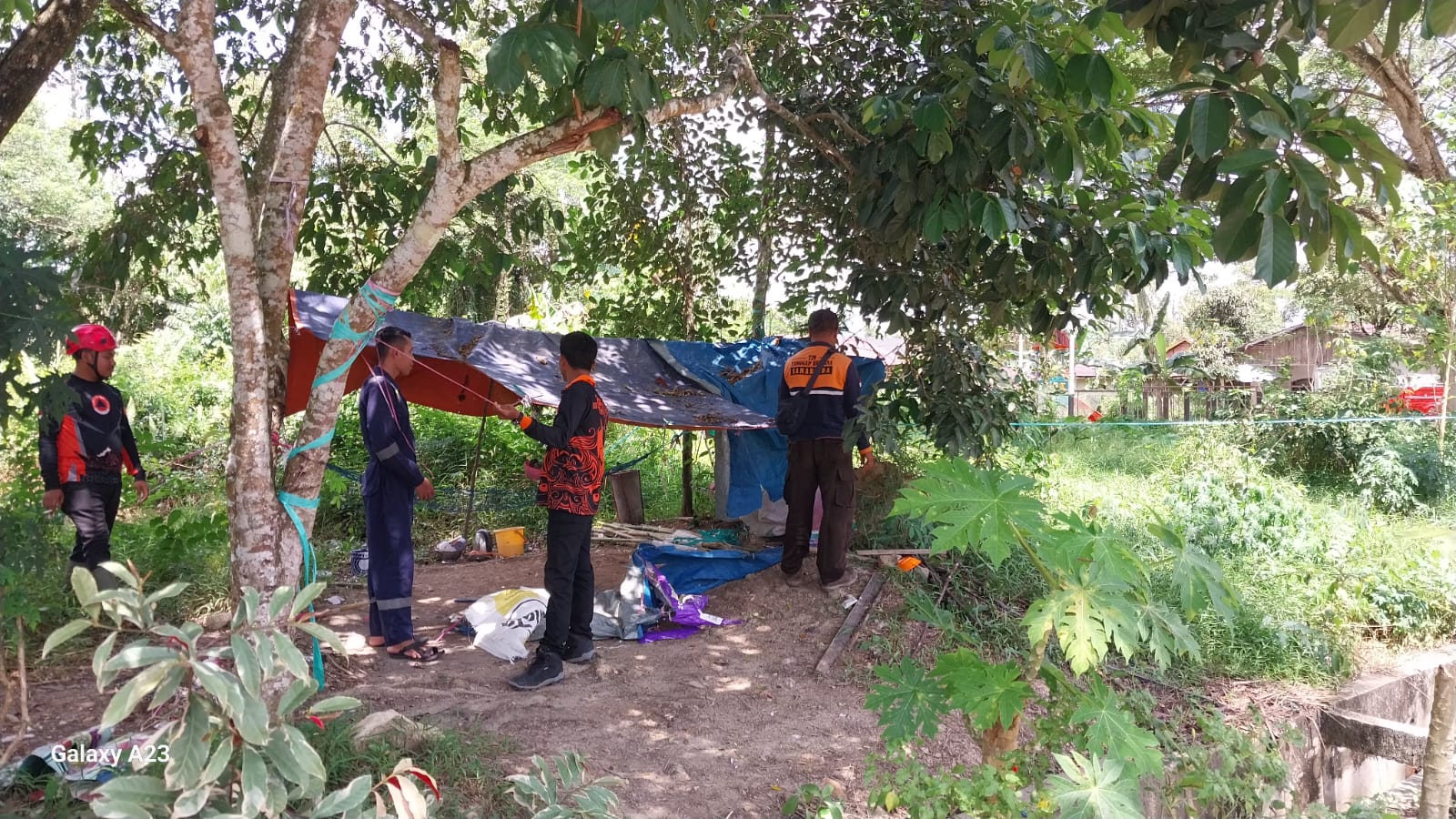 BERSIHKAN LAHAN: Dapur SPPG di Jalan Panjaitan, Kecamatan Sungai Pinang, dalam tahap pematangan lahan.
