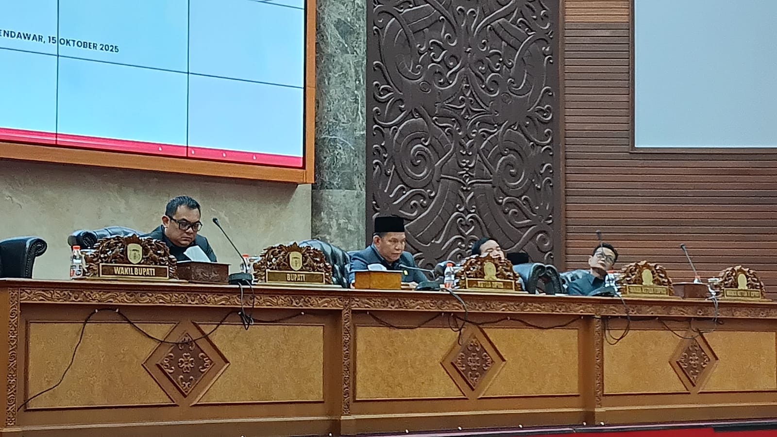 PEMANTAPAN: Suasana Rapat Paripurna VIII dengan agenda penyampaian pandangan umum terhadap Raperda APBD 2026.