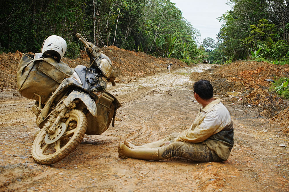 Kondisi jalan di kawasan Kampung Long Gelawang, Kecamatan Laham, Mahulu yang merupakan poros Kutai Barat dan Mahulu.
