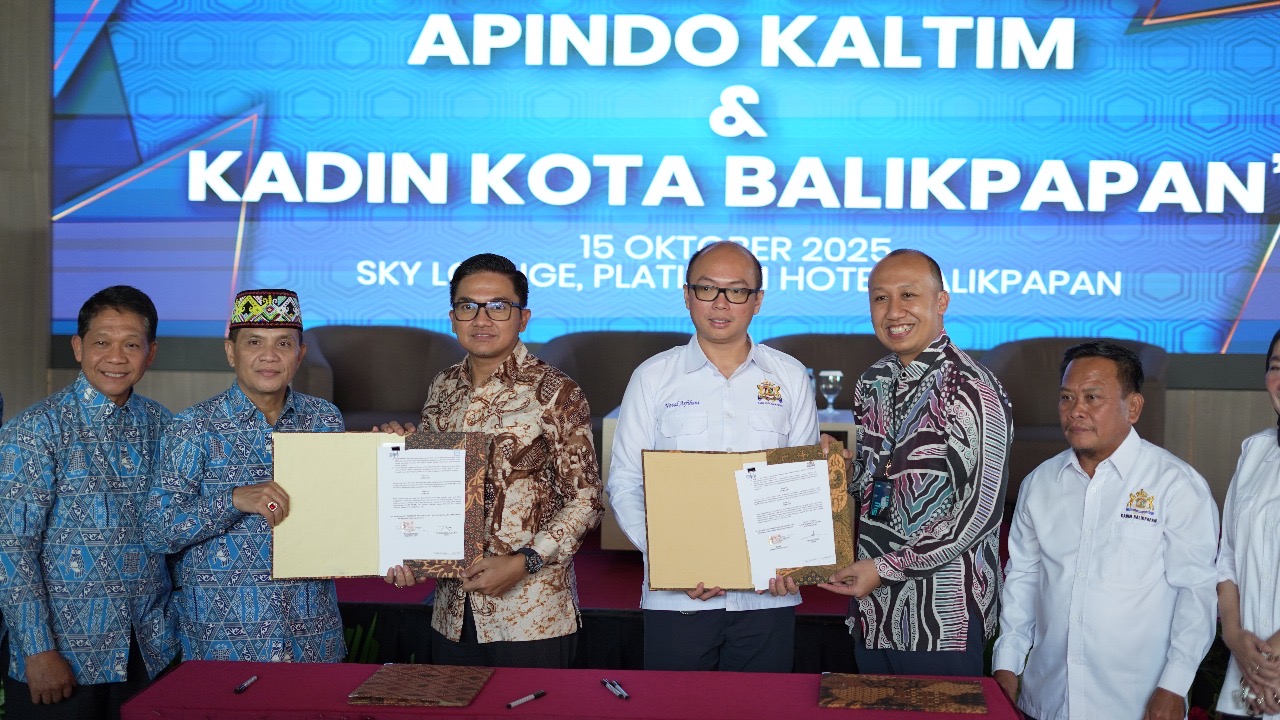 PERKUAT KOLABORASI: Penandatanganan MoU antara Apindo Kaltim, Kadin Balikpapan dan BRI.