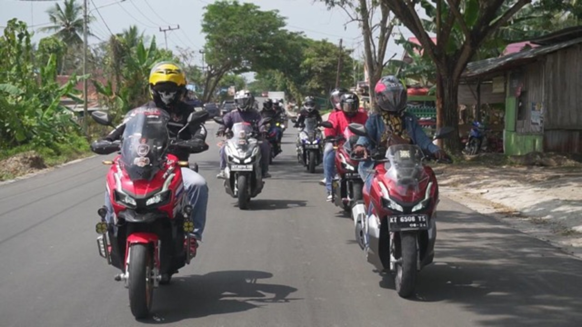Astra Motor Kaltim 1 mengajak para pecinta touring untuk aman dan tertib berkendara.