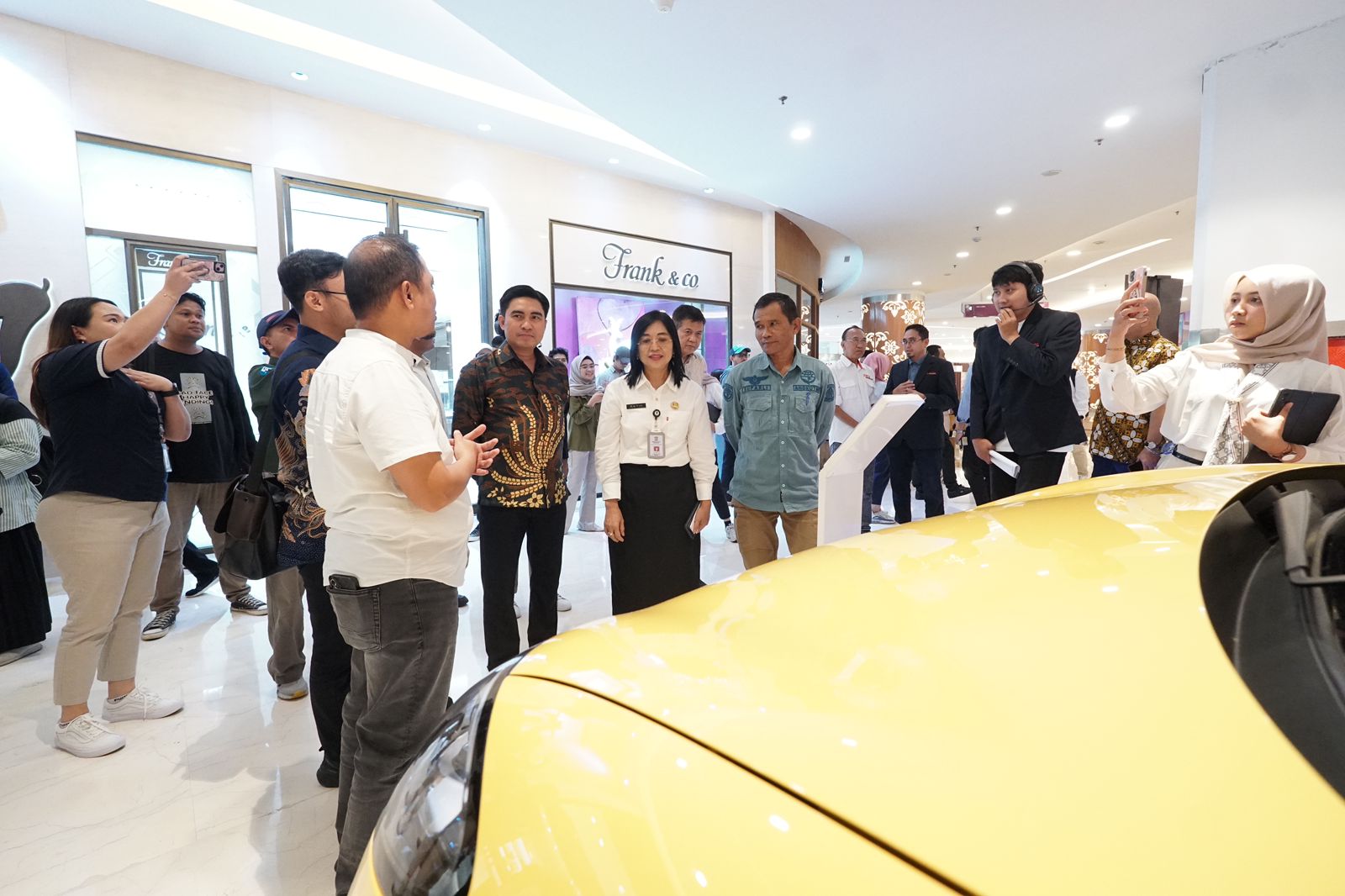 KALI PERTAMA MASUK KALTIM: Kehadiran IIMS Garage di Pentacity Mall, menjadi bukti bahwa Balikpapan kini dipandang sebagai kawasan strategis dan potensial bagi pengembangan industri otomotif nasional.