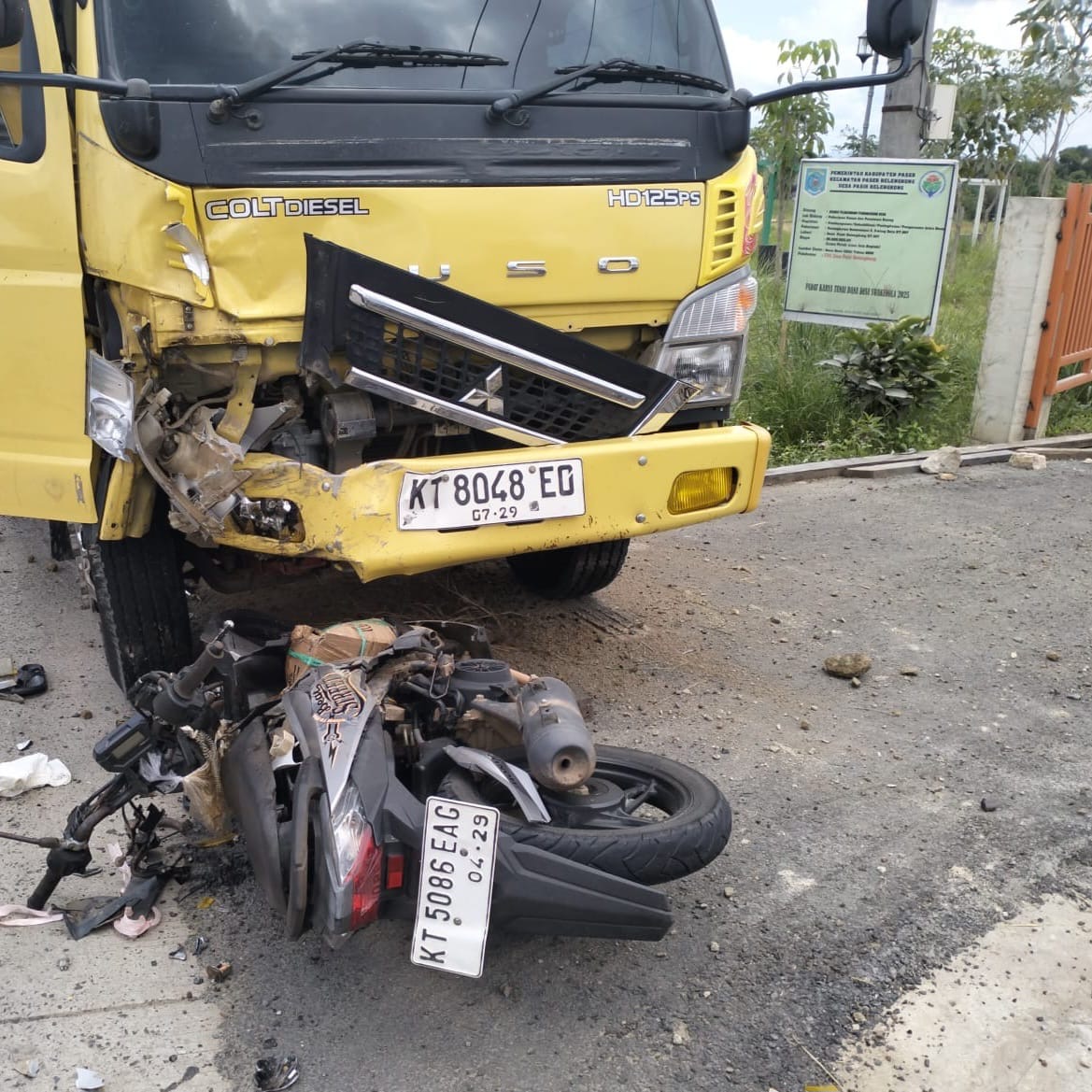 TRAGIS: Kecelakaan antara dump truck dan sepeda motor di Paser mengakibatkan empat orang meregang nyawa.