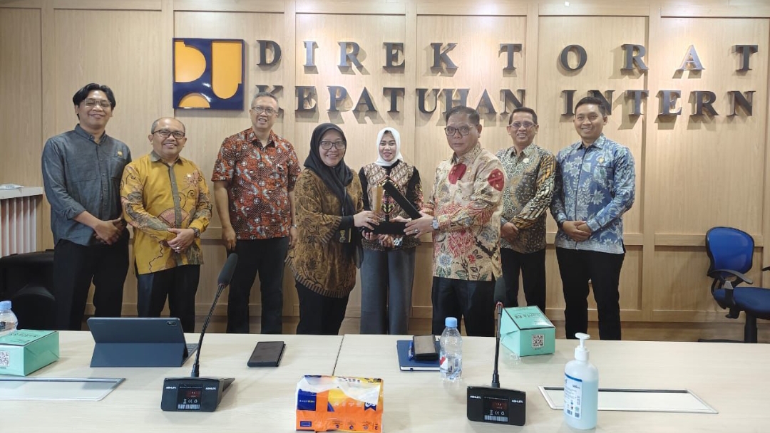 CARI SOLUSI:&lrm; Rombongan Komisi C DPRD Kutim melakukan kunjungan kerja ke Kementerian PUPR di Jakarta, Jumat (17/10), membahas penanganan banjir dan penguatan ketahanan pangan.