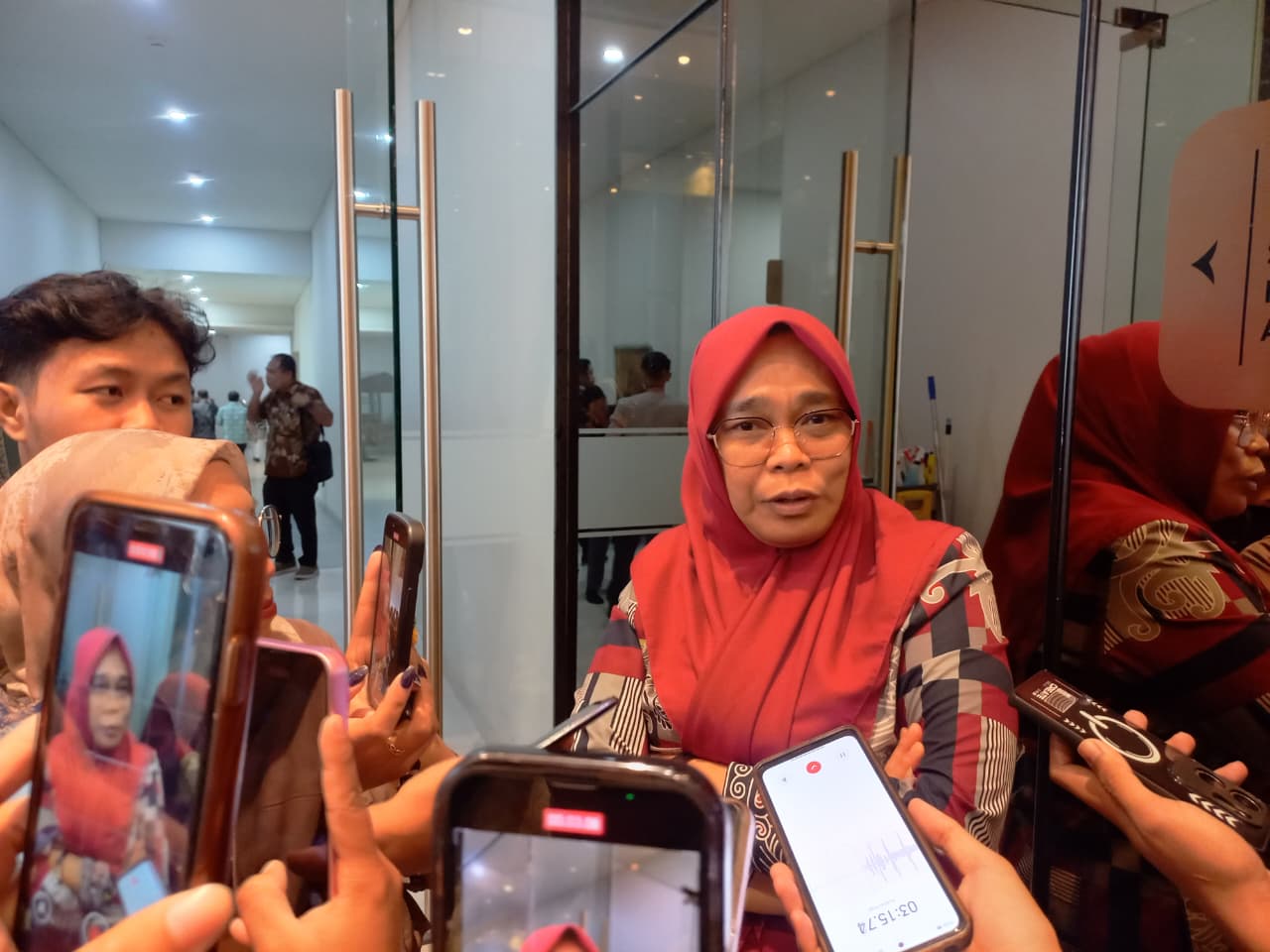 Kepala Dinas Pekerjaan Umum dan Penataan Ruang Samarinda, Desy Damayanti, memastikan metode uji pukul tersebut tidak akan digunakan lagi.   &nbsp;