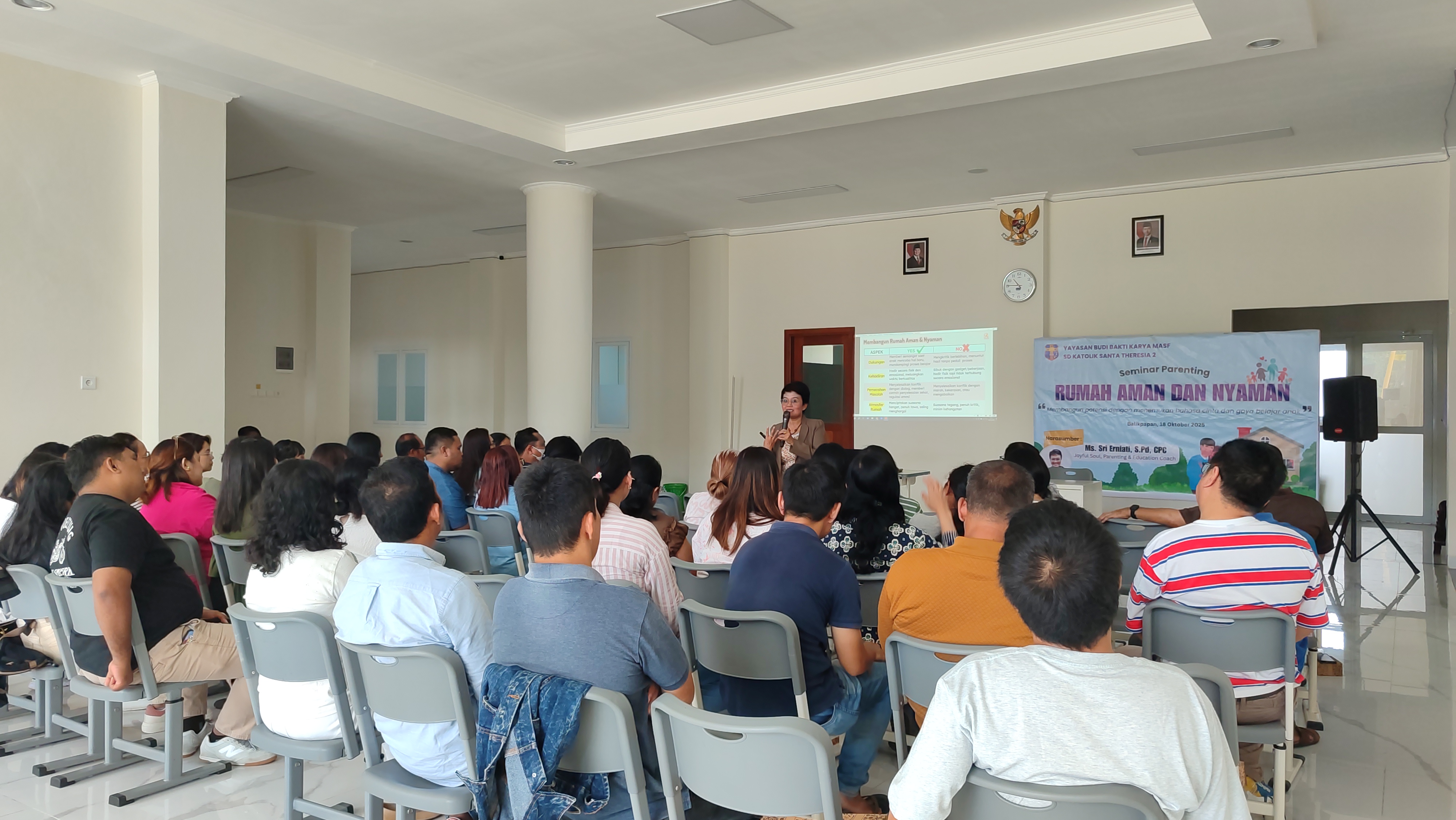 Kegiatan Seminar Parenting di SD Katolik Santa Theresia 2 Balikpapan.