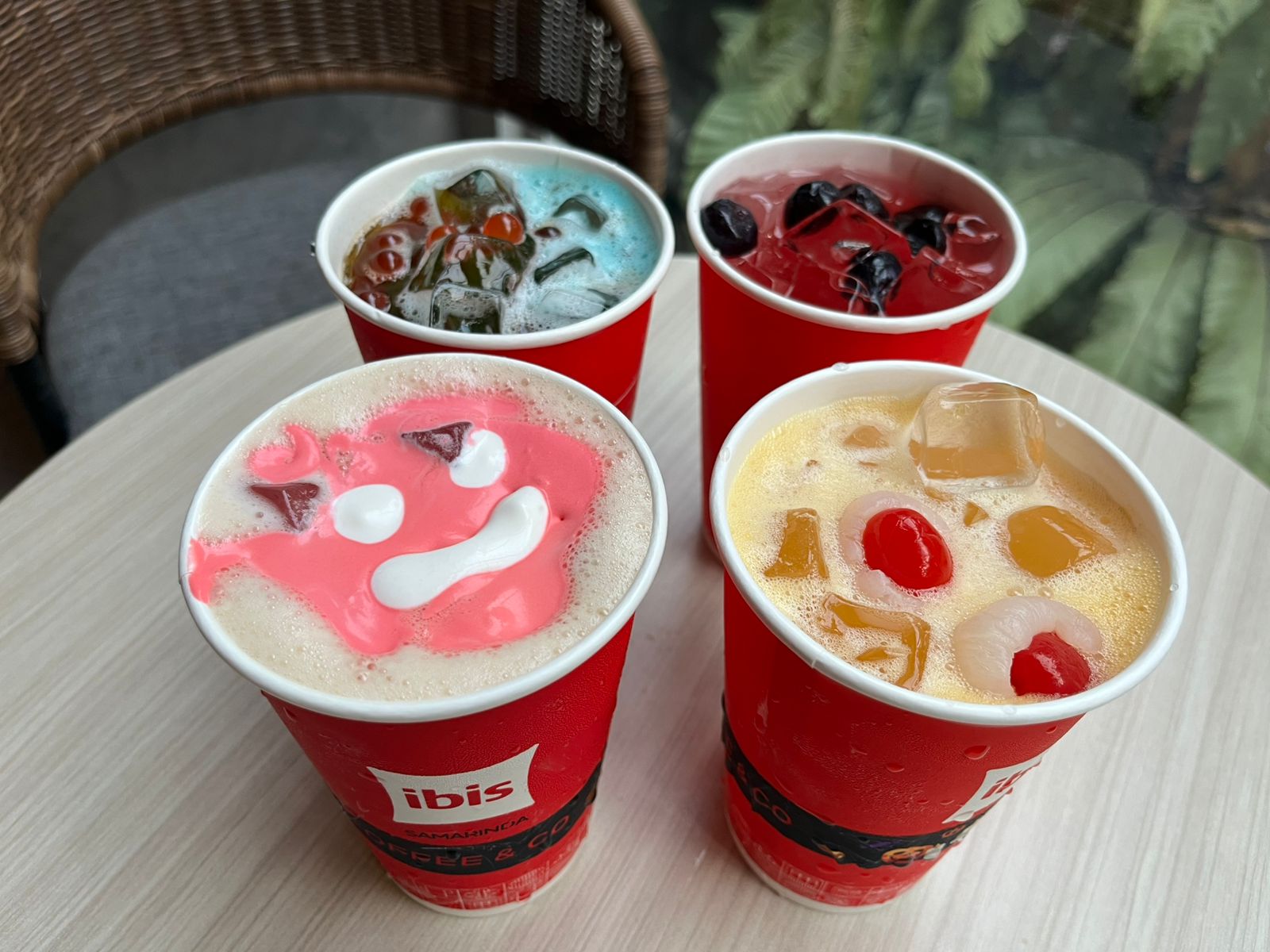 SEGAR: Empat menu mocktail bertema Halloween hadir dengan warna cerah dan rasa menyegarkan di Coffee & Co.