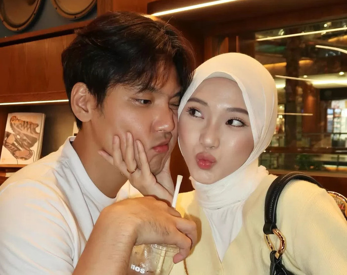 Julia Prastini alias Jule dan Na Daehoon.
