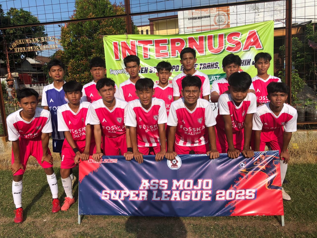 Bayu Erlan (ketiga kanan) bersama Tim Fosska Kaltim di Kejurnas ASS Mojo Super League 2025.