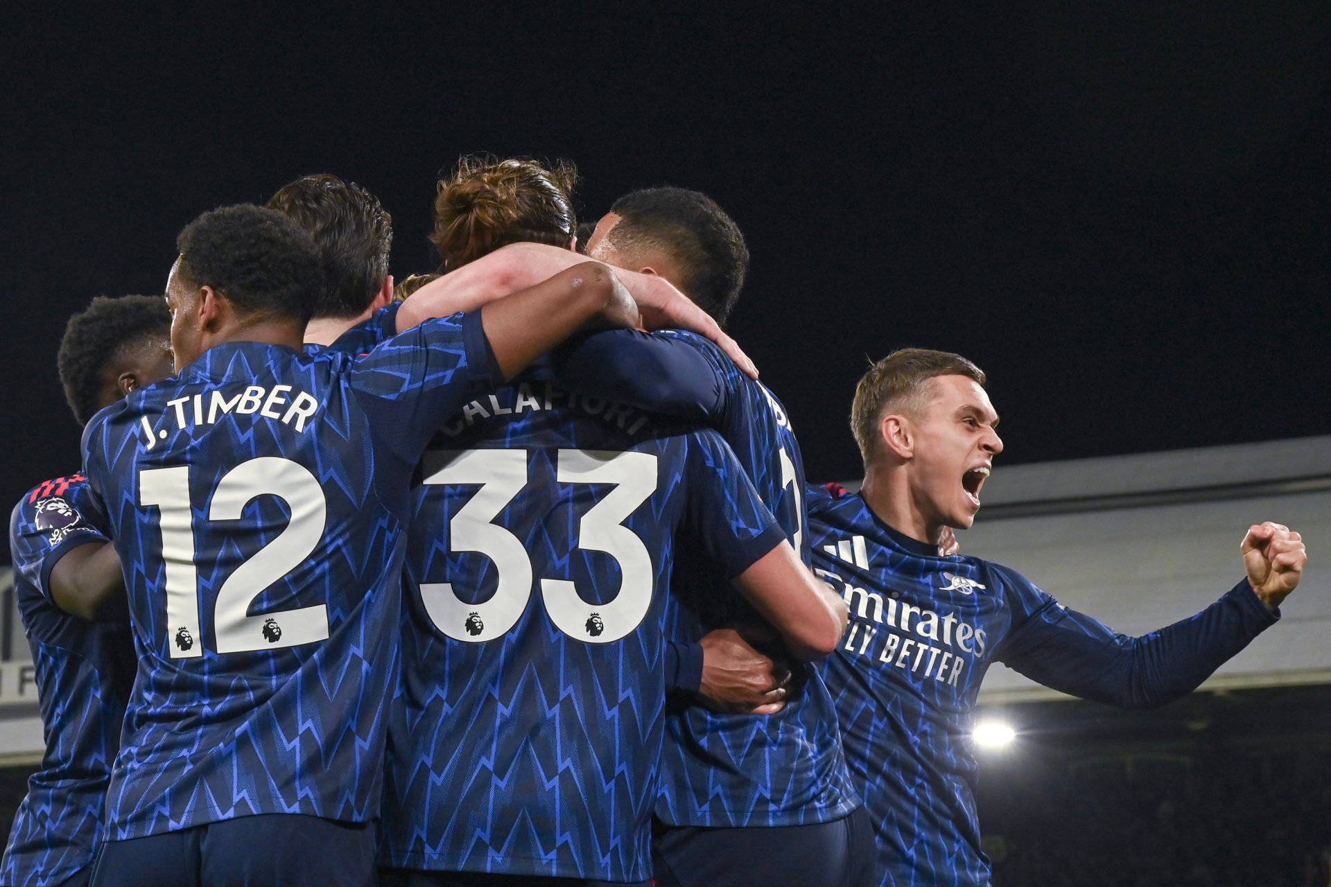 Arsenal kukuh di puncak klasemen sementara Premier League berbekal kemenangan 1-0 atas Fulham.