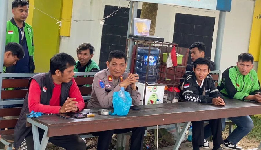 CURHAT: Silaturahmi bersama ojek online dilakukan Kasat Lantas Polres Berau untuk mendengar langsung keluhan dan masukan dari warga.