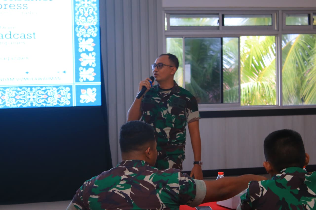 Para prajurit TNI mengikuti Penataran Fungsi Penerangan Kodam VI/Mulawarman.