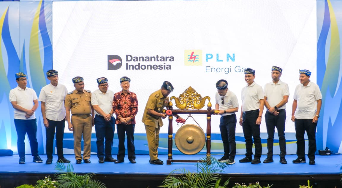 UNTUK ENERGI BERSIH: Peresmian fasilitas penyimpanan dan regasifikasi Liquefied Natural Gas (LNG) di Tarakan pada Senin (13/10).