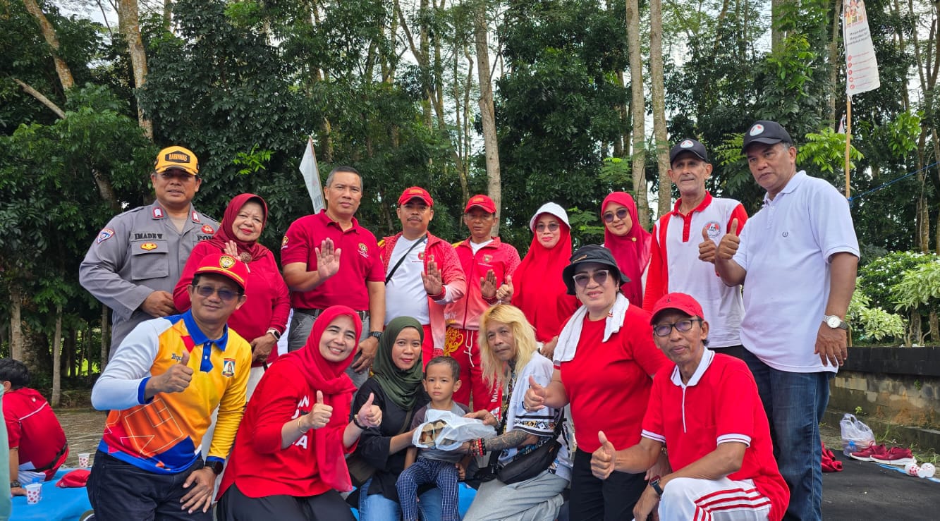 Kepala Badan Kesbangpol Kota Balikpapan, Sutadi (duduk ujung kiri) memberi apresiasi atas sinergi yang terjalin antara kedua forum.