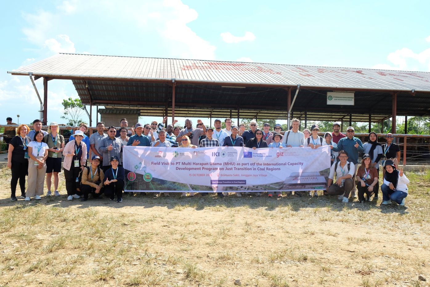 Delegasi IKI&ndash;JET dari sembilan negara meninjau kawasan pascatambang PT Multi Harapan Utama di Desa Jonggon Jaya, Loa Kulu, Kukar, Selasa (15/10).