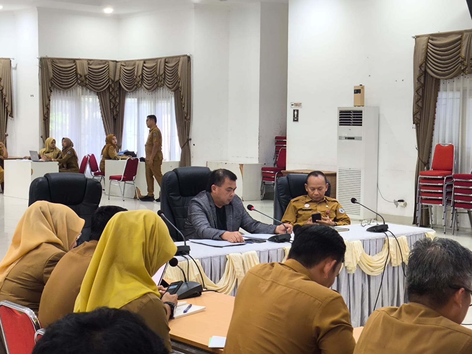 Wakil Wali Kota Bontang Agus Haris mengadakan pertemuan dengan sejumlah perwakilan perusahaan di Kota Taman.