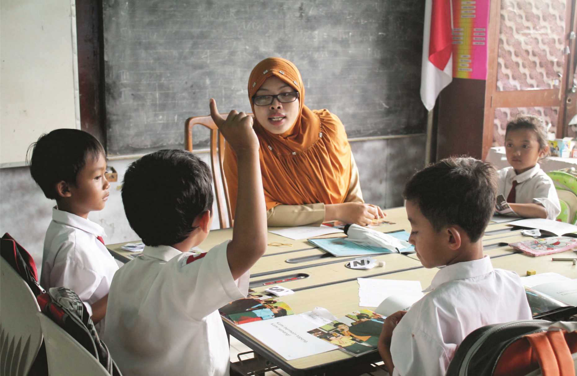 Ilustrasi. Pendaftaran PPG 2025 dibuka, tapi aturan usia 32 tahun membuat banyak calon guru kehilangan kesempatan berharga.
