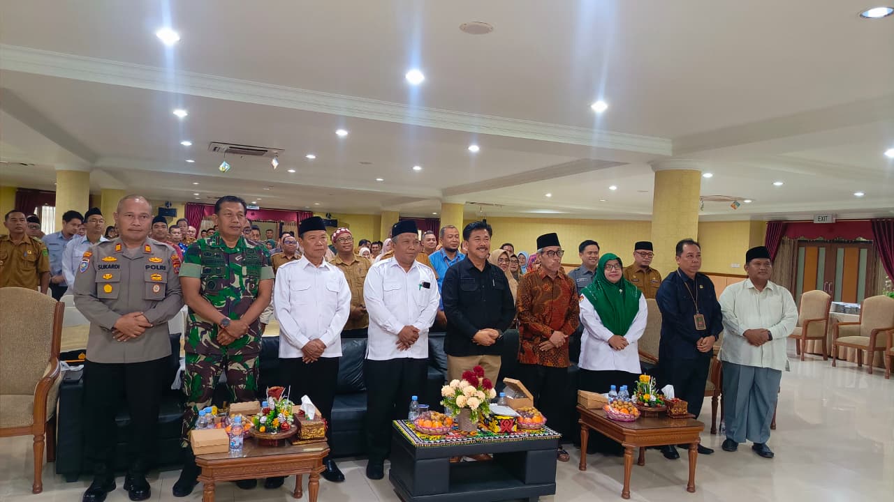 Sekretaris Kabupaten Kukar, Sunggono bersama jajaran FKPD dan pengurus Baznas Kukar menghadiri Rakorda Unit Pengumpul Zakat di Ruang Serbaguna DPRD Kukar, Selasa (21/10).
