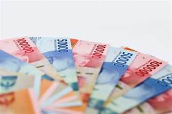 Uang rupiah.