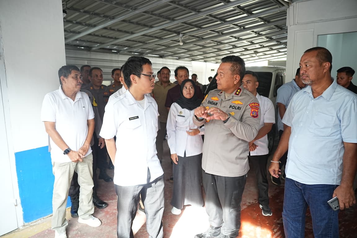 SPPG: Kapolda Kaltim Irjen Pol Endar Priantoro mengecek operasional Satuan Pelayanan Pemenuhan Gizi (SPPG) Bhayangkara di Samarinda.