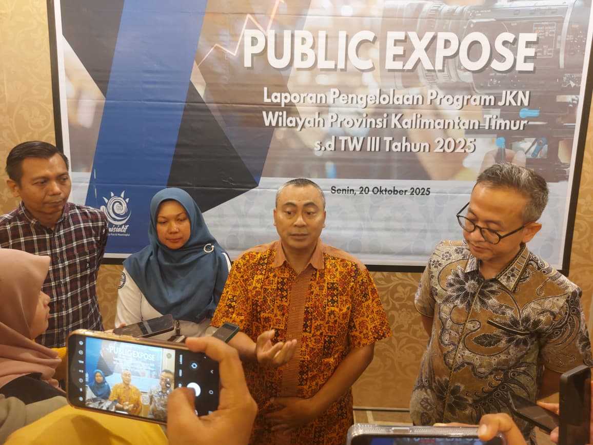 URUSAN KESEHATAN: Deputi Direksi Wilayah VIII BPJS Kesehatan Anurman Huda (dua kanan).