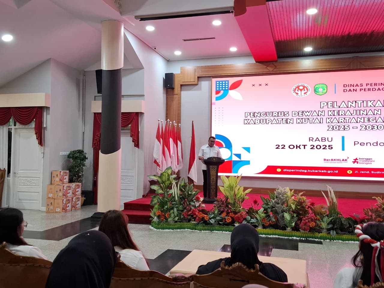 Bupati Kukar Aulia Rahman Basri menyampaikan sambutan pada pelantikan pengurus Dekranasda Kukar di Pendopo Odah Etam, Tenggarong, Rabu (22/10).  &nbsp;    &nbsp;