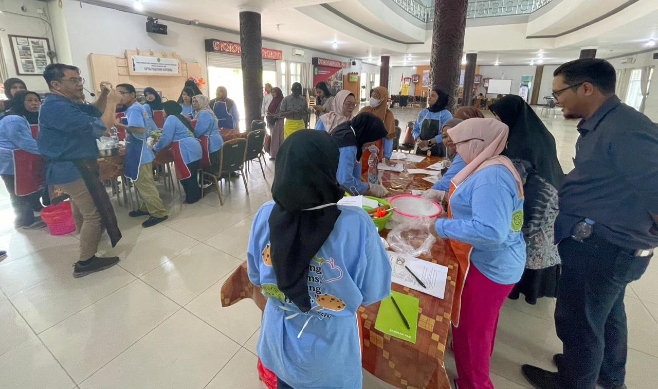 Sebagian besar peserta pelatihan merupakan perempuan penyandang tunarungu wicara, tuna grahita dengan IQ di bawah 70 persen, serta tuna daksa.