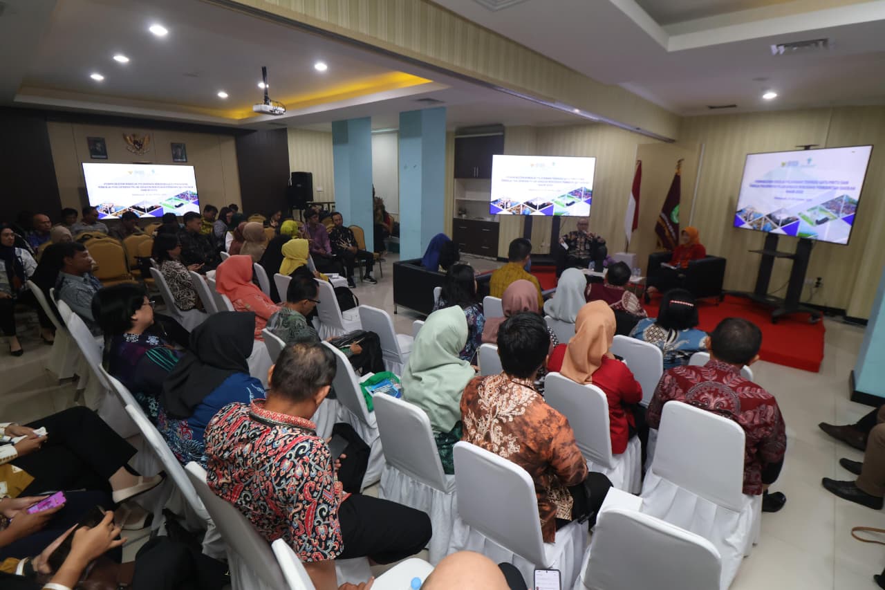 Kegiatan peningkatan kinerja PTSP yang diikuti peserta se-Kalimantan di DPMPTSP Balikpapan, Kamis (23/10/2025).  &nbsp;