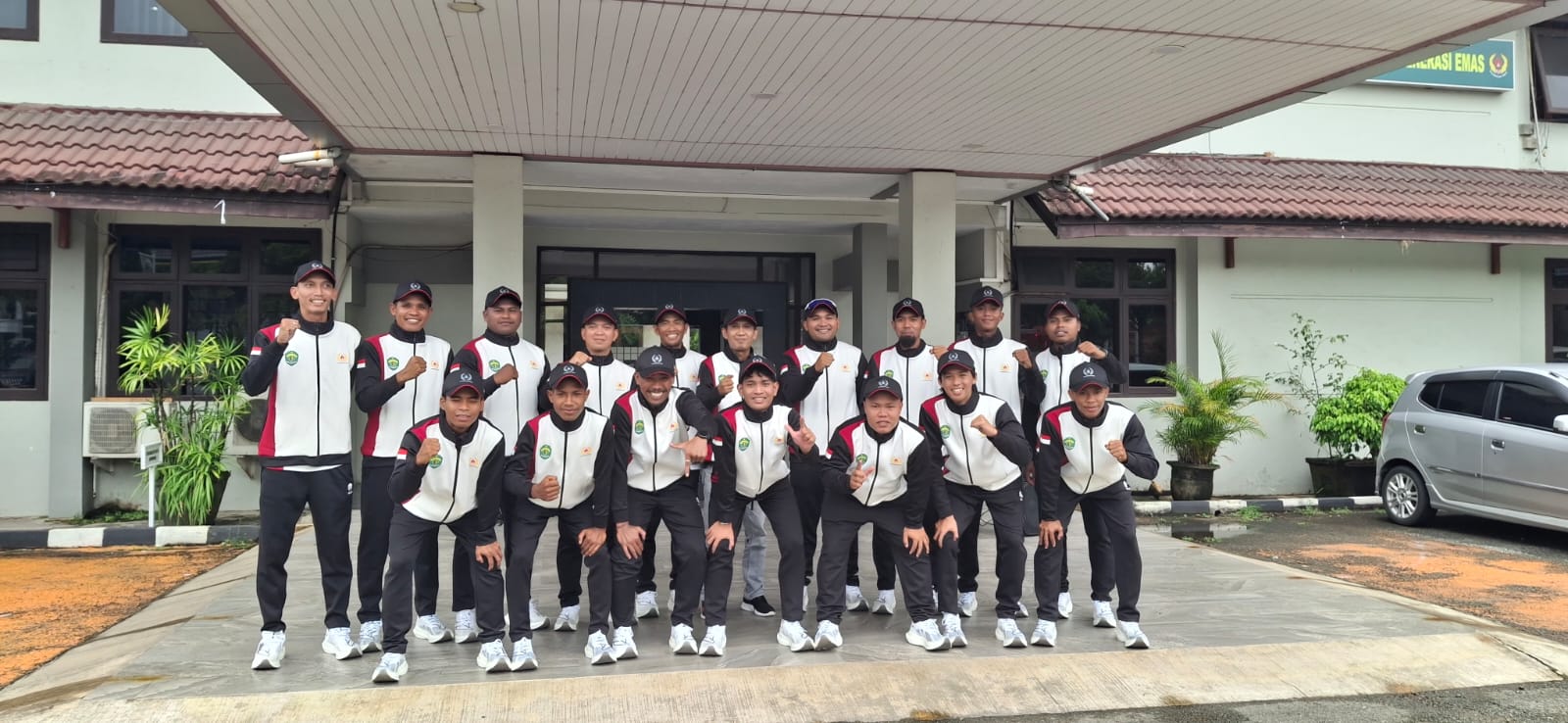 TAMBAH PENGALAMAN: Skuad kriket Kaltim secara resmi dilepas untuk mengikuti turnamen di Bali.