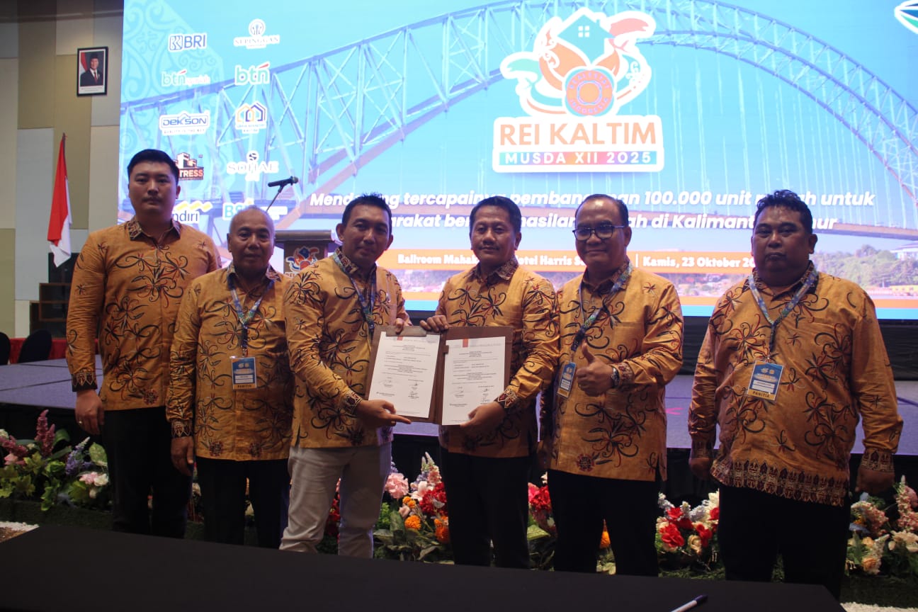 Serah terima jabatan Ketua DPD REI Kaltim 2021-2024 &nbsp;Bagus Susetyo ke Ketua DPD REI Kaltim 2025-2028 Wahyudi.  &nbsp;