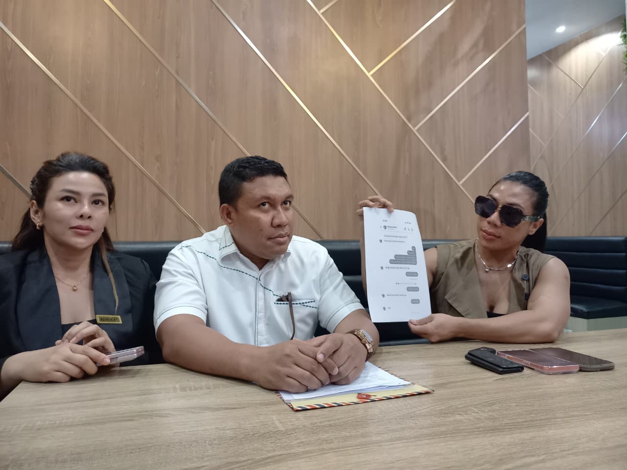 Atlet sekaligus coach binaraga asal Samarinda, Indah Sakti mengambil langkah tegas terhadap seorang istri APH berinisial NN.   &nbsp;