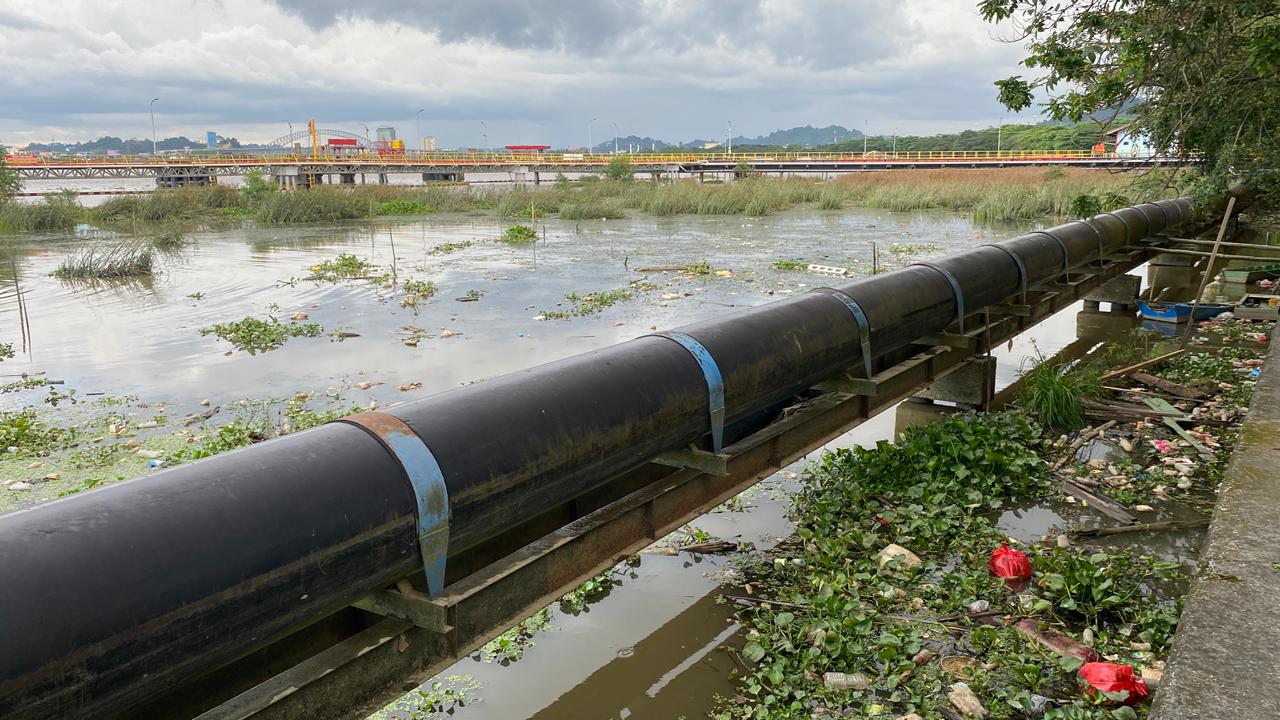 FENOMENA SAMPAH: Fenomena sampah di Sungai Karang Mumus Samarinda.