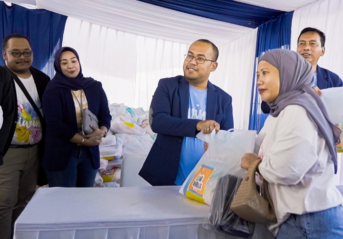 Dalam HUT ke-27, Bank Mandiri bantu ribuan warga lewat Pasar Murah dan dorong UMKM lokal sebagai tulang punggung ekonomi bangsa.