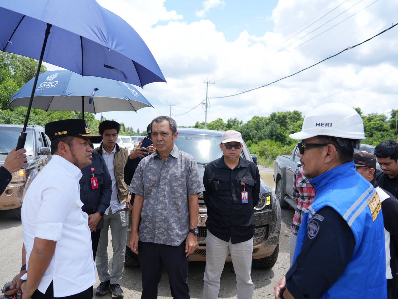 Rudy Mas&rsquo;ud menyisiri jalur pesisir Kukar hingga Bontang, Sabtu (25/10). Dia membawa sejumlah kepala OPD. (FOTO AHMAD RIYANDI/ADPIMPROV KALTIM)
