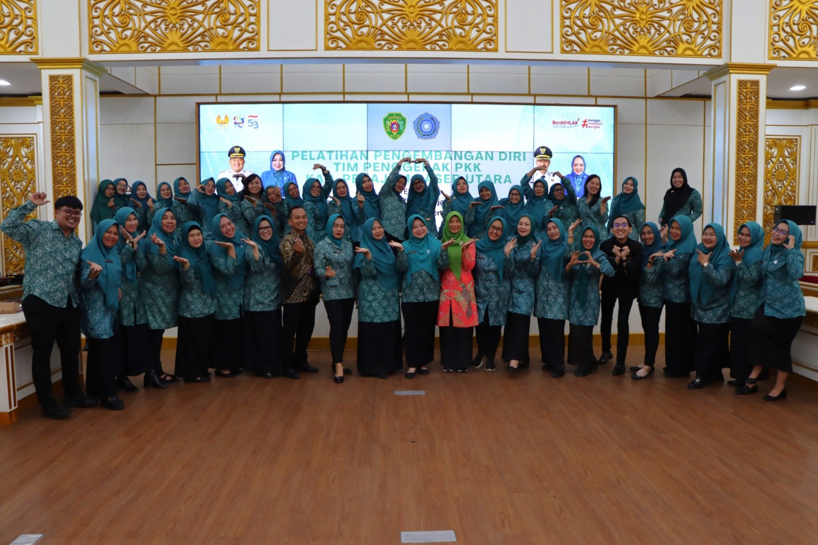 Para pengurus dan kader TP PKK PPU menguatkan kepribadian anggotanya melalui program pengembangan diri.