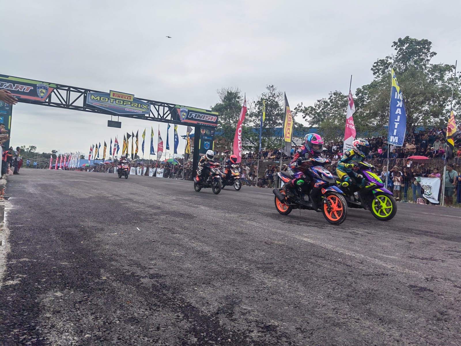 Event balap motor selama akhir pekan ini di Kabupaten Paser berlangsung sukses dan dihadiri ribuan penonton.