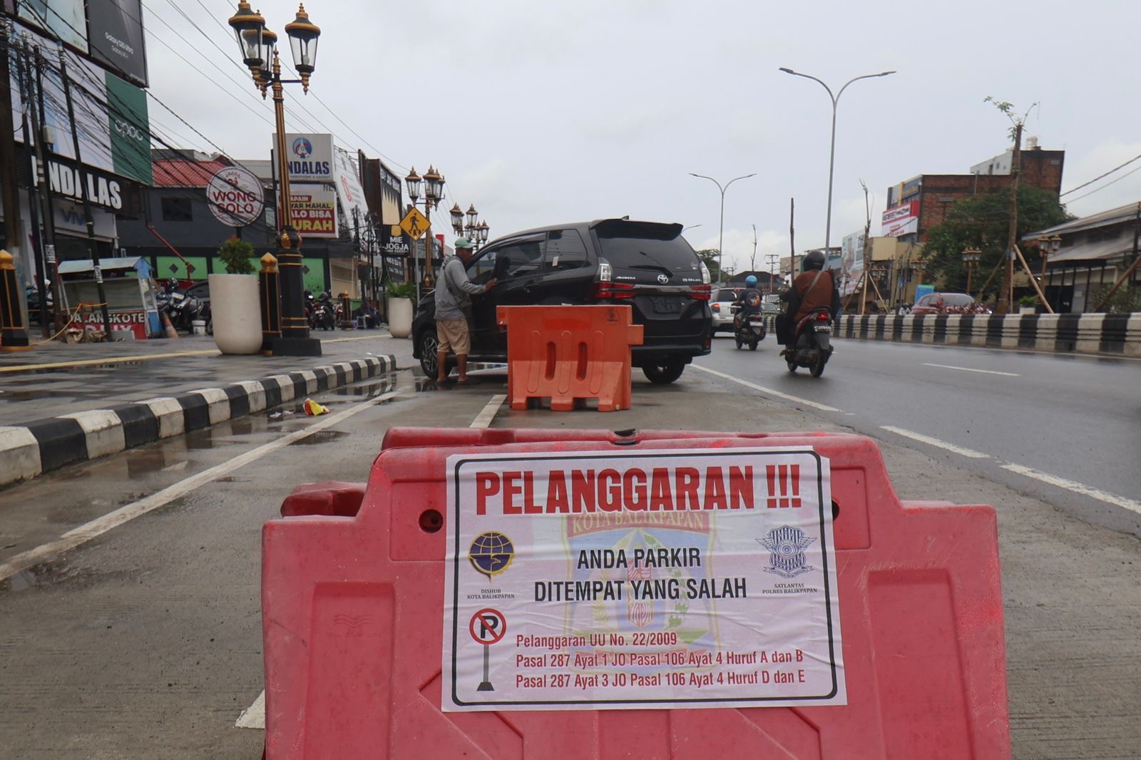 Jalan MT Haryono kini berstatus kawasan tertib lalu lintas (KTL), dilarang parkir pada bahu dan badan jalan dalam waktu tertentu.