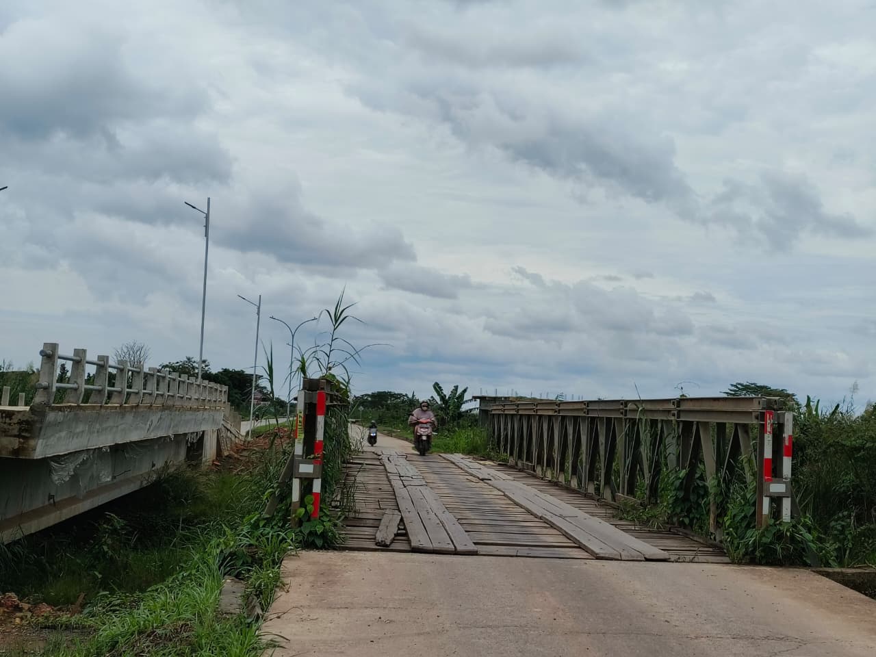 Jembatan Ring Road II Sangatta Utara yang menghubungkan Jalan Abdullah dan Jalan AW Sjahranie.  &nbsp;