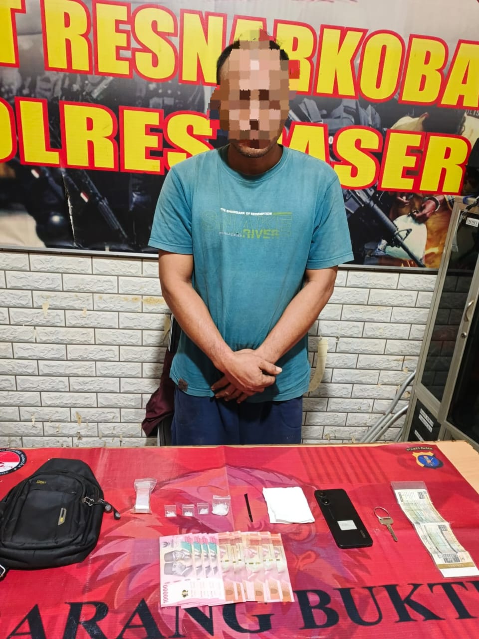 Seorang petani di Kecamatan Kuaro, Kabupaten Paser diamankan polisi berikut sejumlah barang bukti peredaran sabu-sabu.  &nbsp;