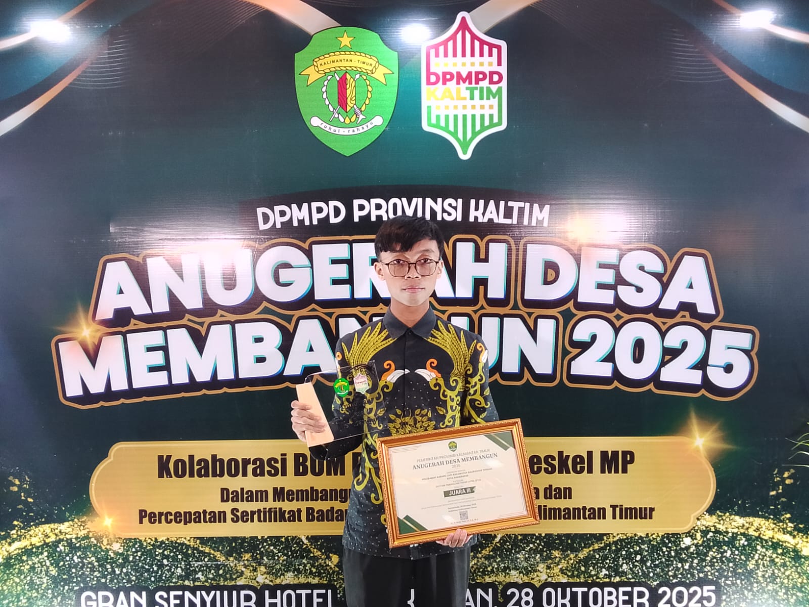 IoT Fish Feeder dari SMA Patra Dharma Balikpapan berhasil mewakili Kota Balikpapan diajang TTG kategori Inovasi di Provinsi Kaltim. Piagam penghargaan juga diterima Muhammad Fadel.  &nbsp;